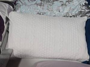lot 178 image: Lot of (1) Decorative Patterned Throw Pillow 17 x 12