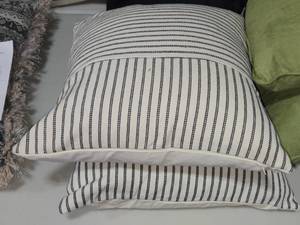 lot 160 image: Lot of (2) 15 Patchwork Throw Pillows