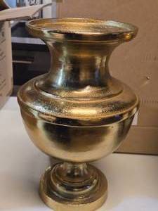 lot 317 image: Aluminum Decorative Vase 14 (gold)