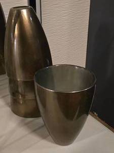 lot 338 image: Lot of (4) Iridescent Finish Glass Vase 7