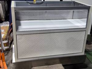 lot 192 image: Retail Glass Jewelry Display Counter Case