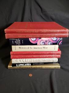 lot 4 image: Collection of Art, History, and Reference Books - 17 Volumes