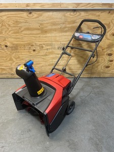 lot 10 image: Toro 39901T 60v Battery Powered Snow Blower- Tool Only