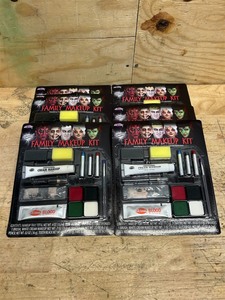 lot 77 image: Fun World Family Makeup Kit (lot of 6)