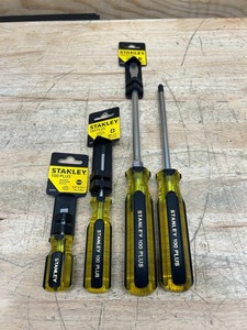 lot 105 image: Stanley set off 4 screwdrivers