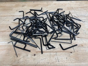 lot 129 image: Randomly assorted hex keys