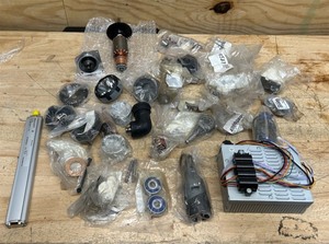 lot 152 image: Random lot of mechanical and electronic parts