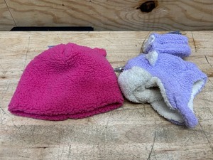 lot 165 image: Cat and Jack winter hats and mitten