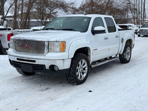 lot 15 image: 2007 GMC SIERRA 1500 SLT 4x4  6.0L Motor (NO RESERVE)