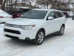 lot 14 image: 2014 MITSUBISHI OUTLANDER SE All Wheel Drive  2 Owners  No Accidents (NO RESERVE)