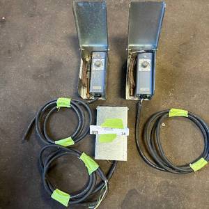 lot 34 image: Set of Honeywell Analog modulating temp controllers