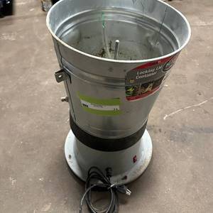 lot 71 image: Commercail grade Grinder