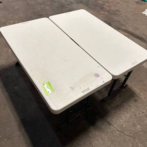 lot 78 image: 2 Folding Tables