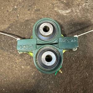 lot 90 image: 2 Pillow Block Bearing