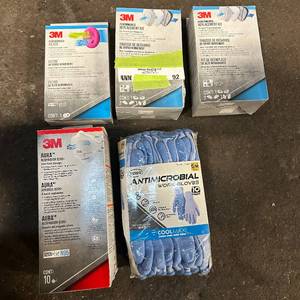 lot 92 image: Gloves, Respirators and filters