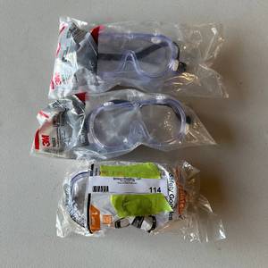 lot 114 image: Goggles