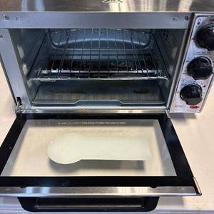 lot 128 image: Toaster Oven