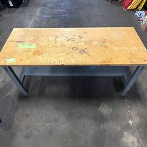 lot 142 image: Work Bench
