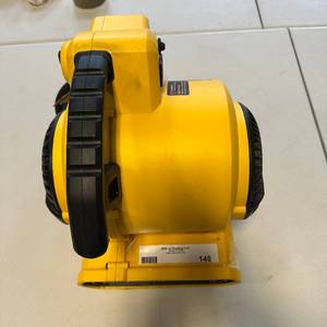 lot 148 image: Dewalt Air Mover 1.5A 120V 600 Max CFM