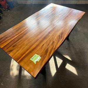 lot 209 image: Table