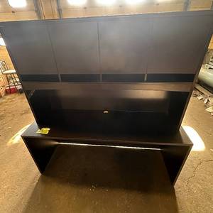 lot 215 image: Desk wcredenza