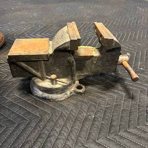 lot 240 image: Bench Vice
