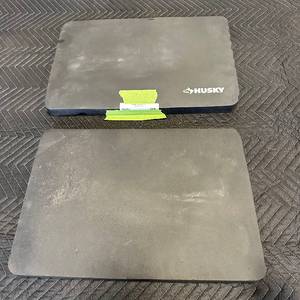 lot 256 image: Foam Pads