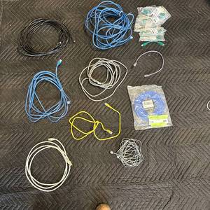 lot 260 image: Random Computer Cables