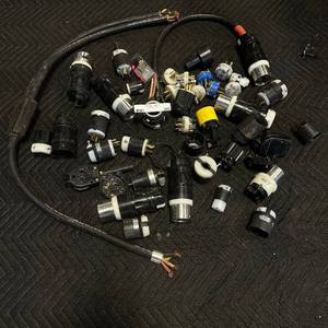 lot 285 image: Assorted Cable ends