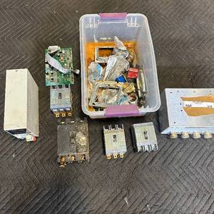 lot 318 image: Asorted electrical componants