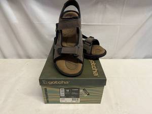 lot 23 image: Size 10 Mens Gotcha Sandals