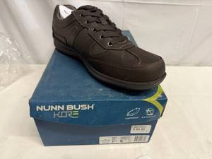 lot 36 image: Size 9.5 Nunn Bush Kore Shoes