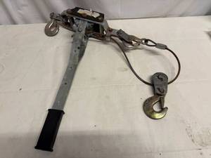 lot 50 image: Large Heavy Duty Come Along-Some TLC Needed