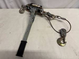 lot 51 image: Large Heavy Duty Come Along-Some TLC Needed