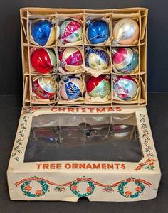 lot 7 image: Set of 12 Vintage Painted Glass Christmas Ornaments with Box