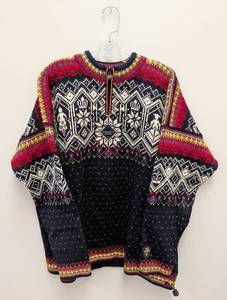 lot 72 image: Dale of Norway Classic Wool Sweater XL Norge 2000 Pattern
