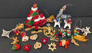 lot 75 image: Assorted Vintage Christmas Ornaments Collection