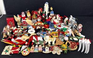 lot 66H image: Large Collection of Vintage Wooden and Fabric Christmas Ornaments