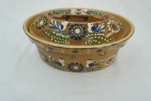 lot 2 image: Vintage Hand-Painted Hausswirth Soufflenheim Casserole Dish With Lid