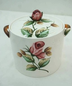 lot 4 image: Vintage Lefton Americana Rose Canister 1950s