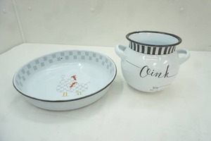 lot 6 image: Antique Victorian Vanity Chamber Water Pitcher