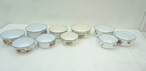 lot 13 image: Vintage Enamel Nesting Bowl Sets