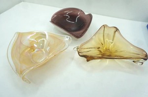 lot 22 image: Vintage Art Glass Bowls (3ct)