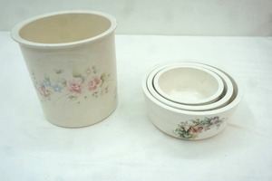 lot 25 image: Pfaltzgraff Tea Rose Canister CeramicPorcelain Nesting Bowls-Floral Design