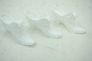 lot 45 image: Vintage Fenton Milk Glass Hobnail Slippers (3ct)