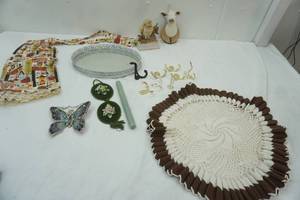 lot 52 image: Vintage Vanity Mirror and Other Decor