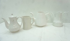 lot 53 image: Vintage Ironstone Pitchers and Teapots (4ct)