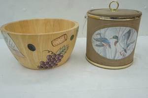 lot 64 image: Hand-Painted Clay Art Wooden Bowl, Vintage Duck Themed Ice Bucket