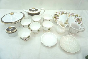 lot 67 image: Wedgewood Fine Bone China and Other Vintage China and Ceramic Pieces