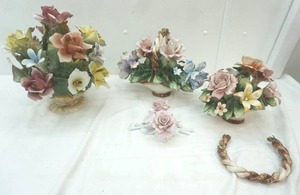 lot 74 image: (3ct) Vintage Italian Capodimonte Porcelain Flower Arrangements
